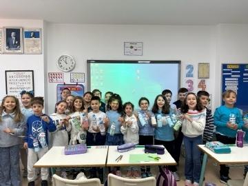 Our 1st and 2nd grade students made different activites in their English lessons?