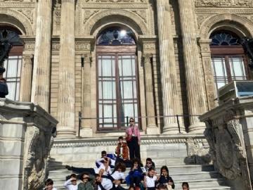 OUR 3RD GRADE STUDENTS IN THE PRENSENCE OF ATATURK